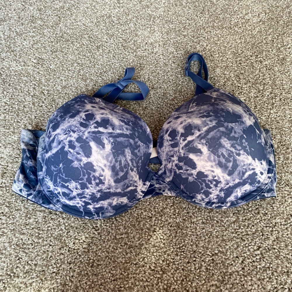 Pink t-shirt bra